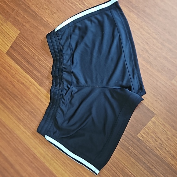 Adidas Primegreen Athletic Shorts Adidas 3 Stripes Sides Woven Medium 2.5" NWOT - Picture 7 of 9